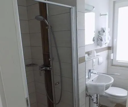 Restaurant Und Zur Wildgans Nocleg ze śniadaniem